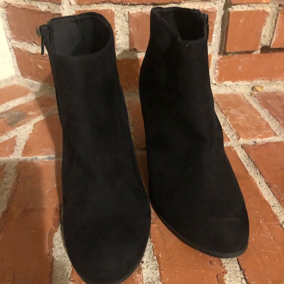 Women’s Sueded Block-Heel Booties Size 11 - Picture 2 of 5